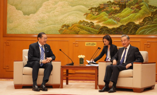 王毅会见亚洲和平和解理事会主席素拉杰1 王毅会见亚洲和平和解理事会主席素拉杰1