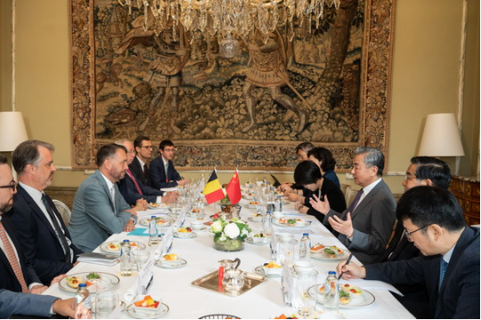 王毅同比利时副首相兼外交大臣普雷沃会谈2