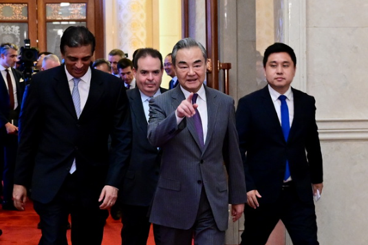 王毅会见美中贸易全国委员会董事会代表团4 王毅会见美中贸易全国委员会董事会代表团4
