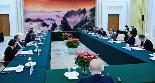 王毅会见美中贸易全国委员会董事会代表团3 王毅会见美中贸易全国委员会董事会代表团3