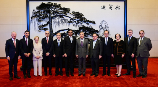 王毅会见美中贸易全国委员会董事会代表团2 王毅会见美中贸易全国委员会董事会代表团2
