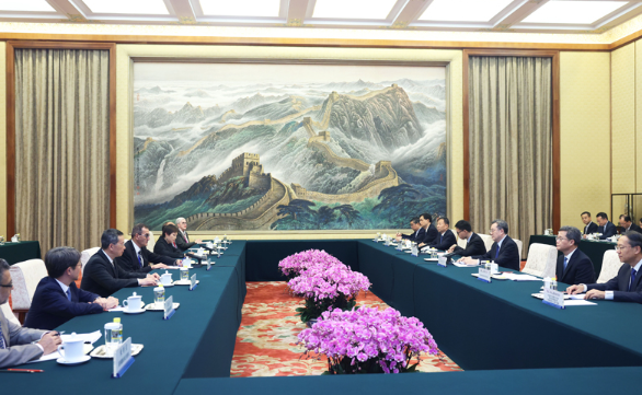 丁薛祥会见亚洲开发银行执行董事访问团